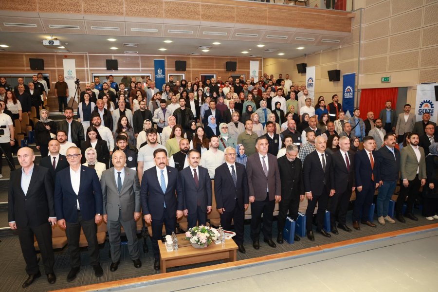 “Sarsıldık Sarıldık” Hatırat Takdimi Programı Yoğun Katılımla Gerçekleşti