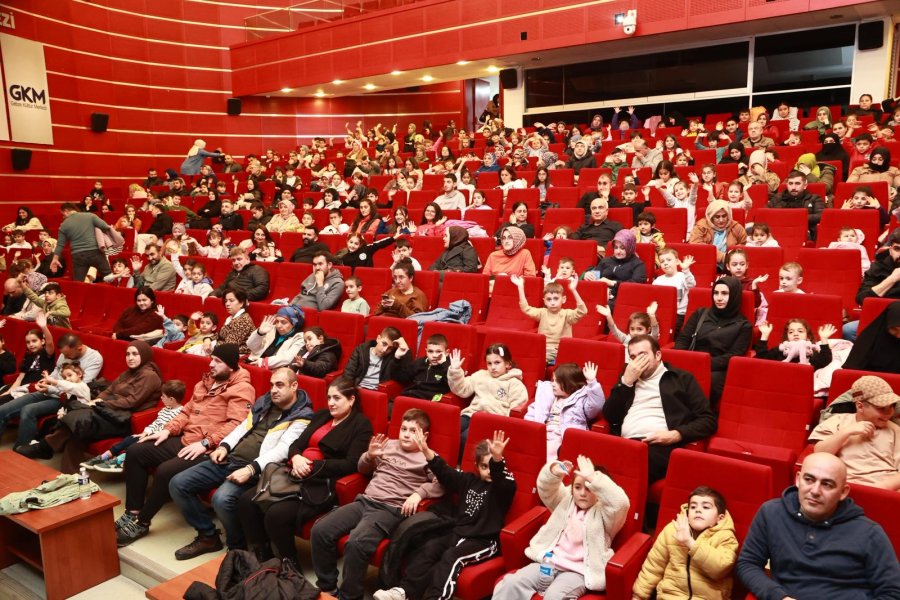 Başkan Büyükgöz’den Minik Sinemaseverlere Sürpriz