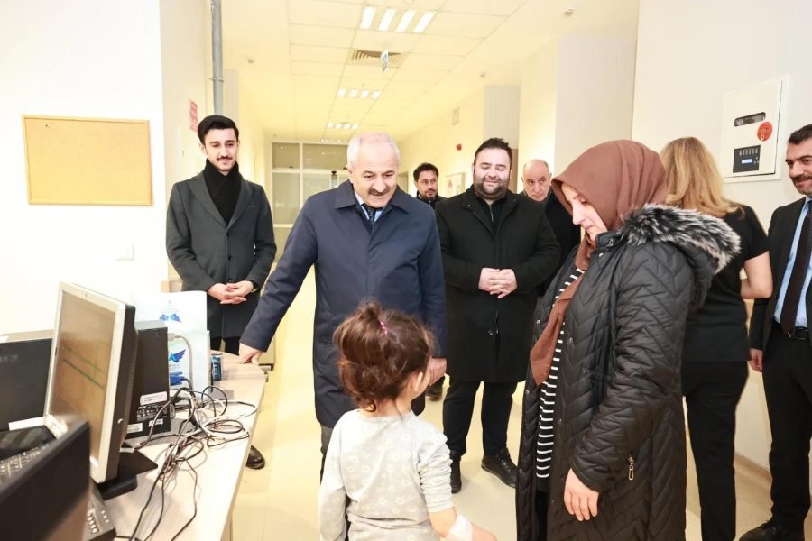  Cumhur İttifakı Adayı Büyükgöz’den Hastalara Moral Ziyaretleri 