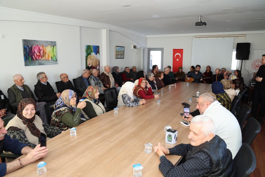 BAŞKAN BÜYÜKGÖZ’DEN HUZUREVİ SAKİNLERİNE MORAL ZİYARETİ