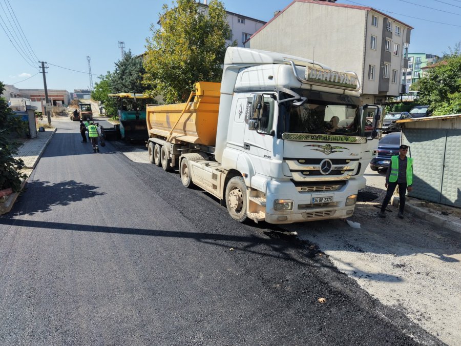 Gebze Belediyesi Asfalt Serim Çalışmalarına Devam Ediyor