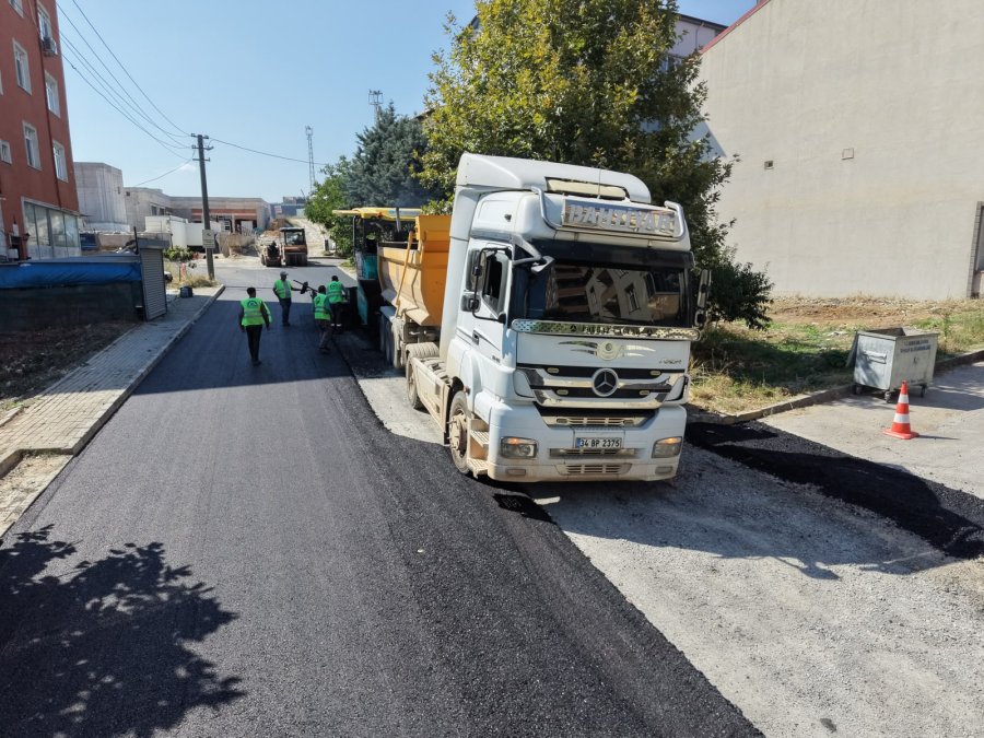 Gebze Belediyesi Asfalt Serim Çalışmalarına Devam Ediyor