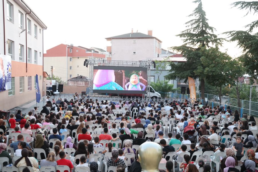 Köşklüçeşme'de Açık Hava Sinema Keyfi