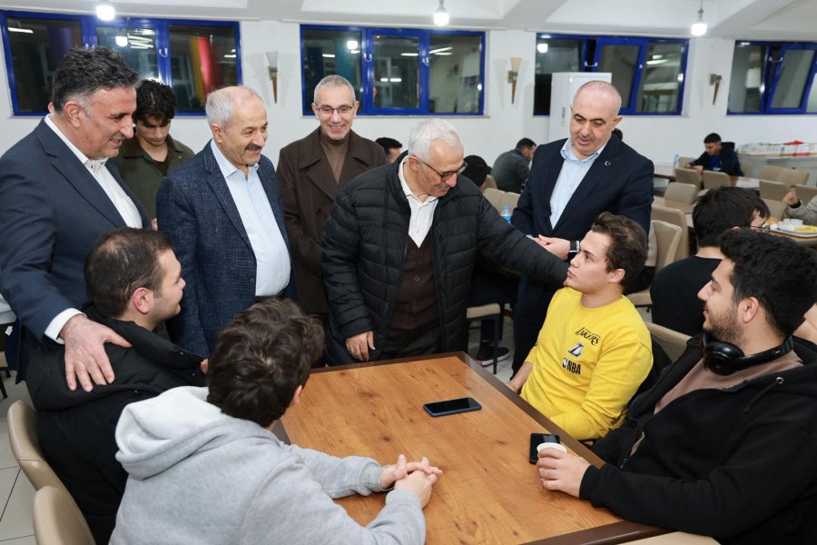Başkan Büyükgöz Gençlerle Sahur Sofrasında Bir Araya Geldi