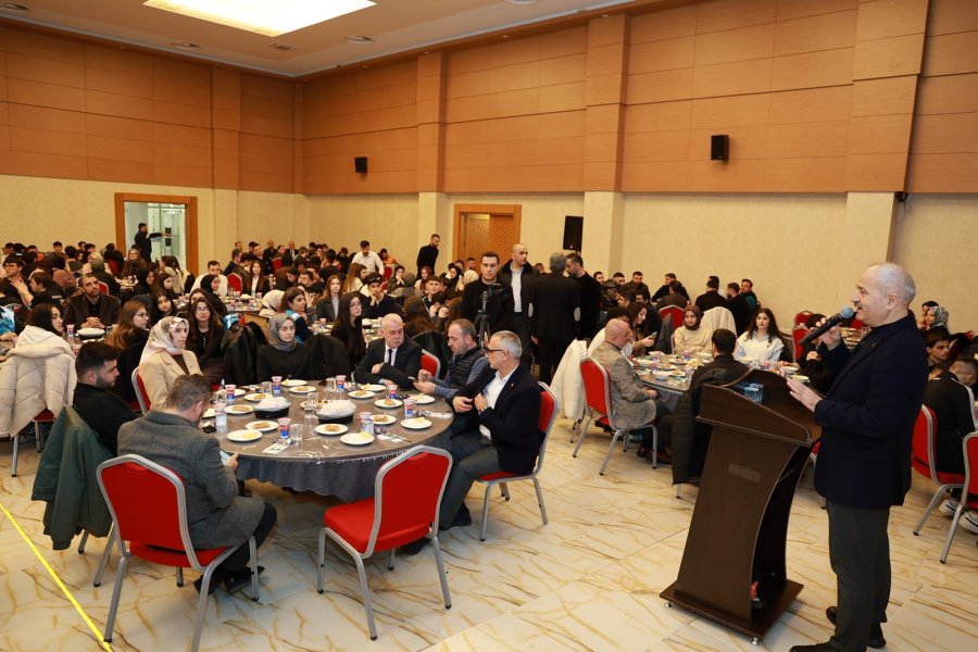 BAŞKAN BÜYÜKGÖZ, İFTAR SOFRASINDA GENÇLERLE BİR ARAYA GELDİ