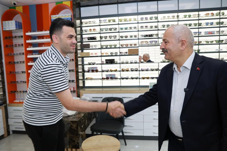 Gebze Belediye Başkanı Zinnur Büyükgöz Osman Yılmaz Mahallesi’nde Esnafla Buluştu