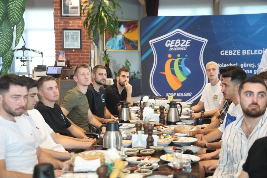 Başkan Büyükgöz, Gebze Belediyesi Spor Kulübü'yle Buluştu