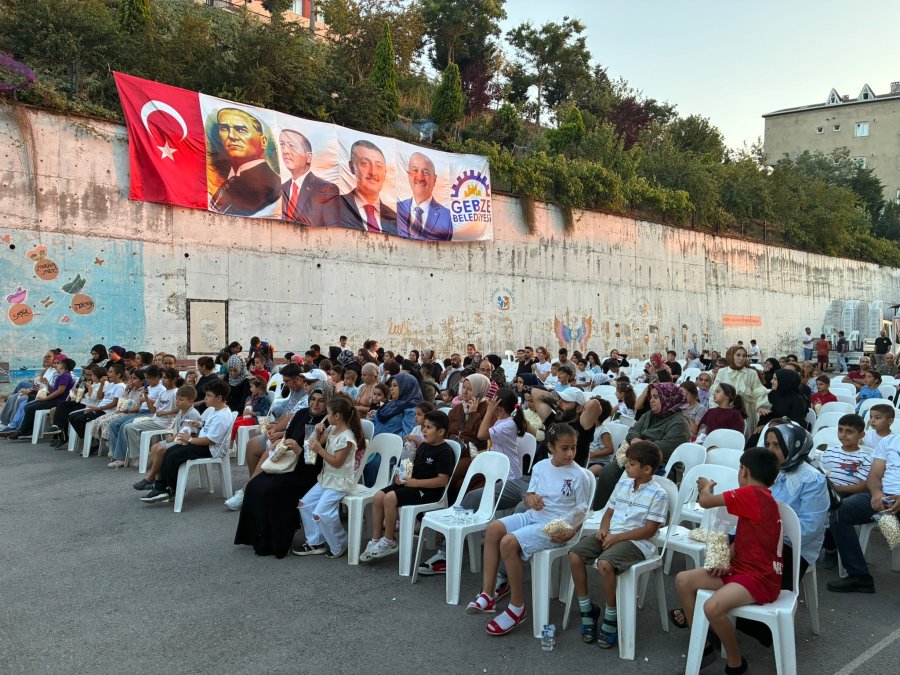 Mahallemde Sinema Var Tam Gaz Devam Ediyor