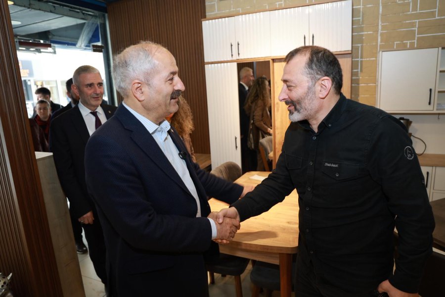 Beş Başkan Şehit Numan Dede Caddesi Esnafıyla Buluştu