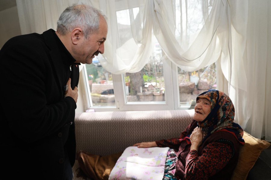 Başkan Büyükgöz’den 100 Yaşındaki Hesna Karaca Teyzeye Ziyaret