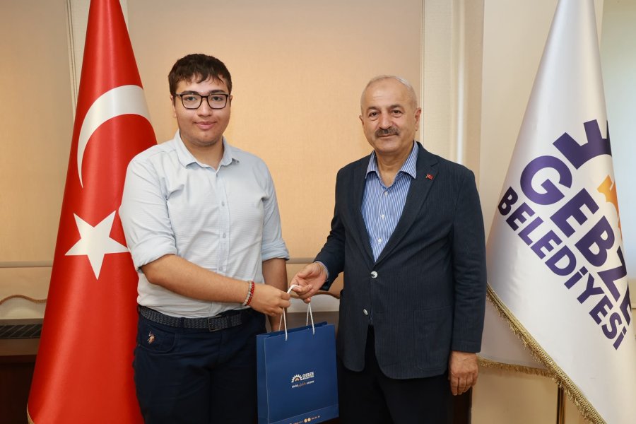 Başkan Büyükgöz, Gebze’nin YKS Şampiyonlarını Ağırladı