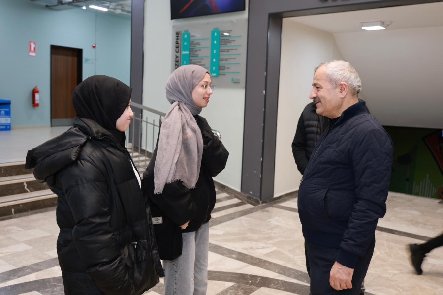 YKS Deneme Sınavı Öncesi Başkan Büyükgöz Gençlerle Bir Araya Geldi