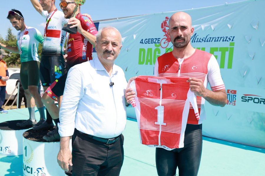 Başkan Büyükgöz, 4. Uluslararası Dağ Bisikleti Kupası'nın Startını Verdi