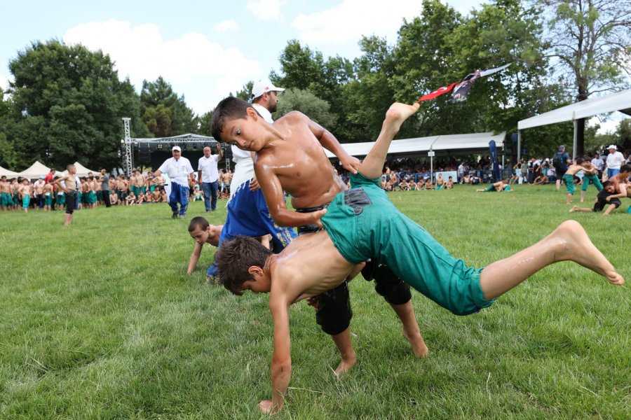 Tarihi Hünkar Çayırı Yağlı Güreşlerinde  Altın Kemer Ali Gürbüz’ün