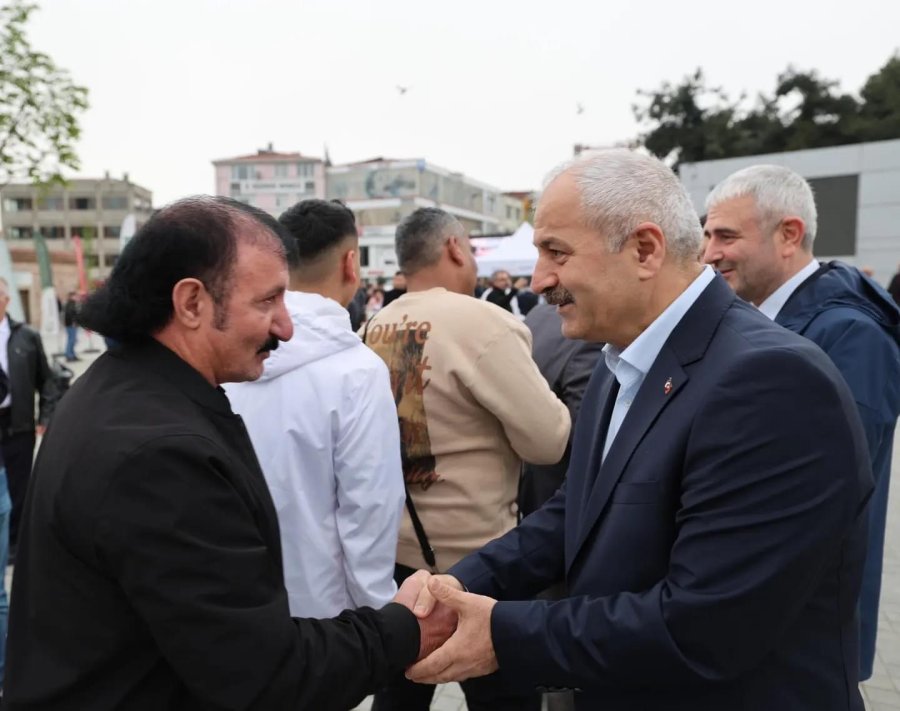 Gebzeliler meydanda bayramlaştı