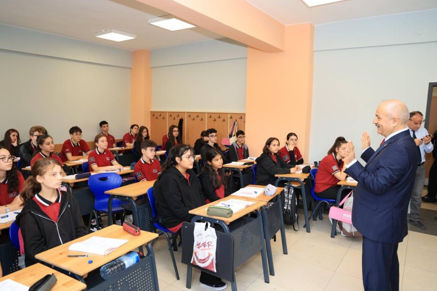 Kaymakam Özyiğit ve Başkan Büyükgöz Bayrak Töreninde