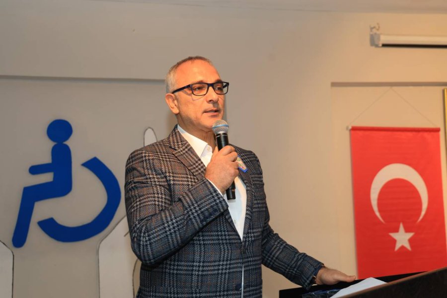 Başkan Büyükgöz ve Protokol  Özel Çocukların Yanında