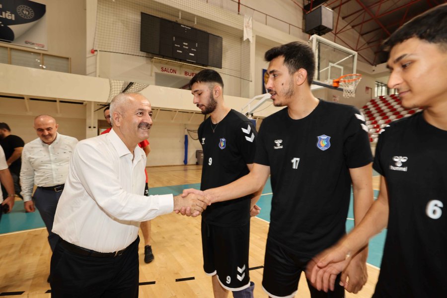 Başkan Büyükgöz’den  Voleybol Takımına Ziyaret