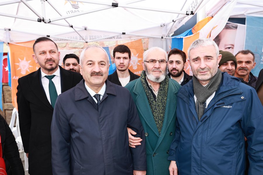 Başkan Adayı Büyükgöz’den Gebzelilere Çiçek Takdimi 