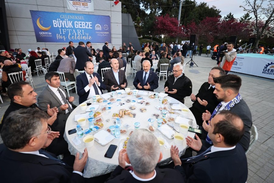 Gebze’de On Binleri Buluşturan İftar Programı