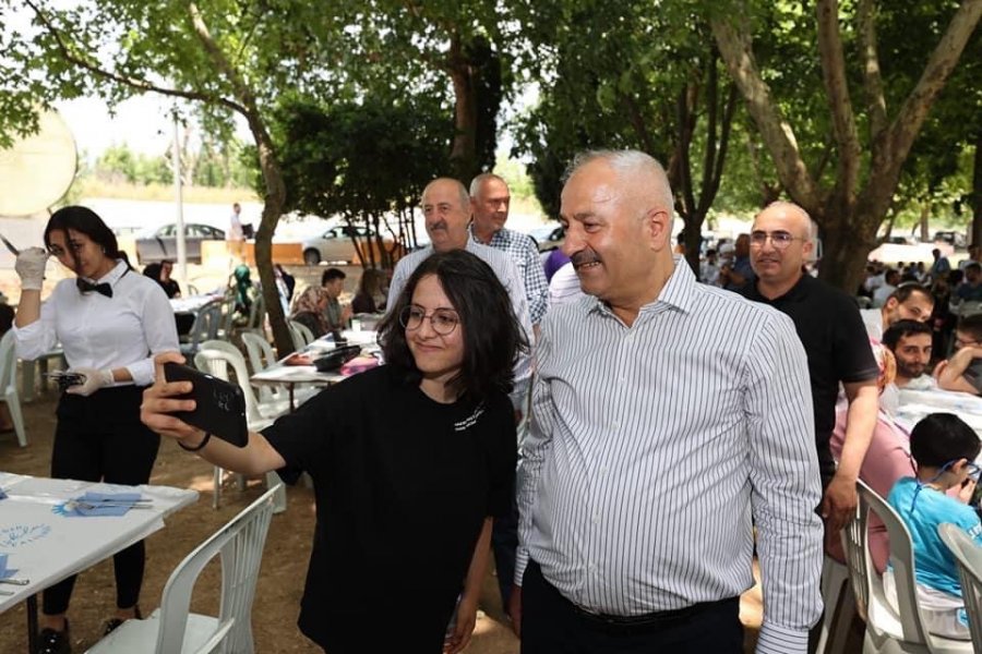 Başkan Büyükgöz mesai arkadaşlarını piknikte ağırladı