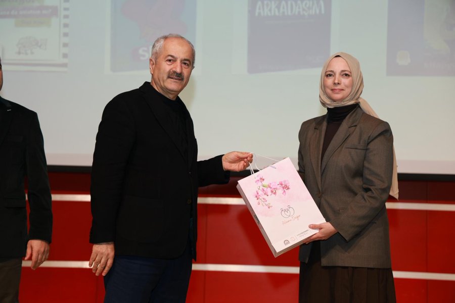 Gebze Okur Buluşmaları’nda Özgü Güler Söyleşisi