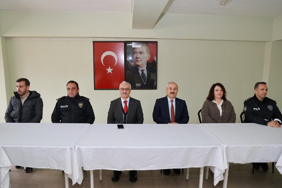 Başkan Büyükgöz, Bayram Öncesi Kamu Personelini Ziyaret Etti