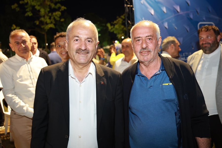 “Vatandaş Soruyor, Başkan Cevaplıyor” Programı Gebze Millet Bahçesi’nde Gerçekleştirildi