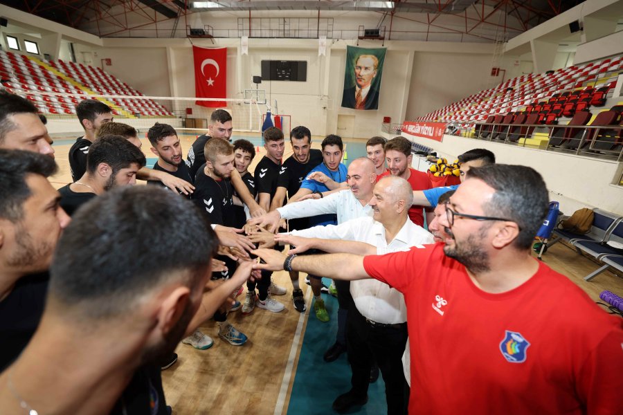 Başkan Büyükgöz’den  Voleybol Takımına Ziyaret