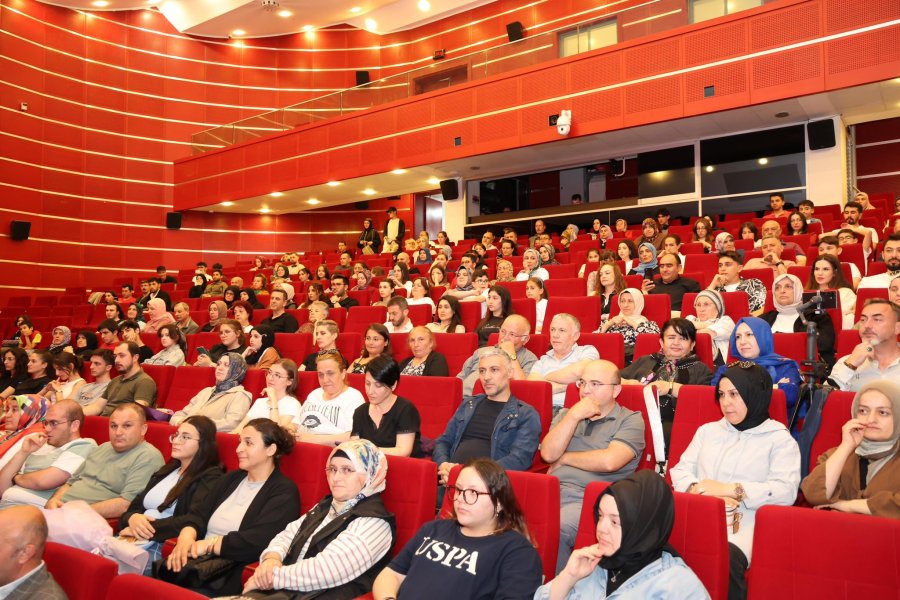 GESMEK Tiyatro Ekibinden muhteşem performans