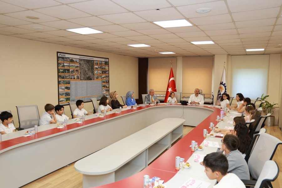 Minik Öğrencilerden Başkan Büyükgöz’e Ziyaret