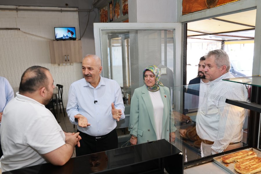Başkan Zinnur Büyükgöz Arapçeşme’de Esnafla Bir Araya Geldi