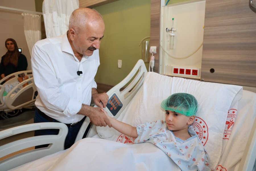 Başkan Büyükgöz'den Sünnet Çocuklarına Moral Ziyareti