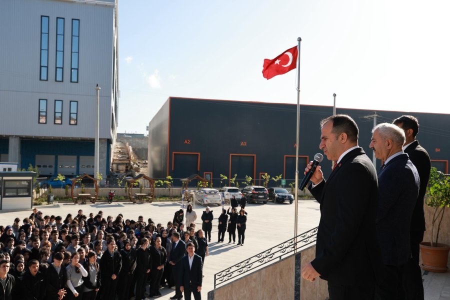 İbn-i Sina MTAL’de Bayrak Töreni