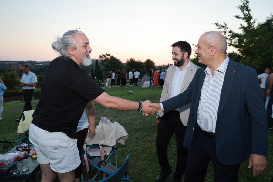 Başkan Büyükgöz, Eskihisar Millet Bahçesi ve Botanik Parkı'nda Vatandaşlarla Bir Araya Geldi
