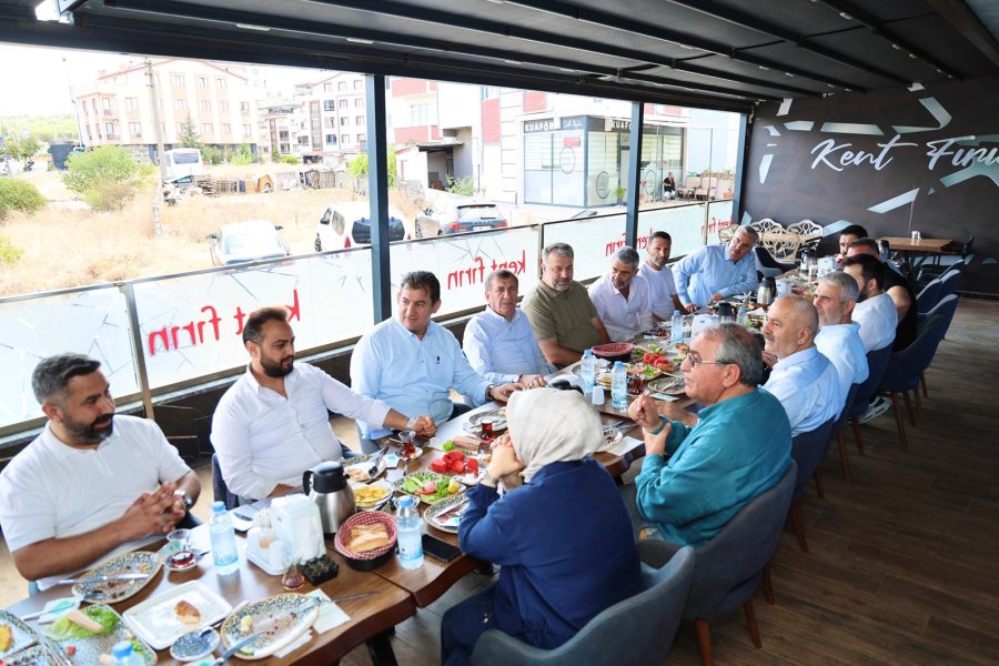 Beş Başkan Barış Mahallesi Esnafıyla Buluştu