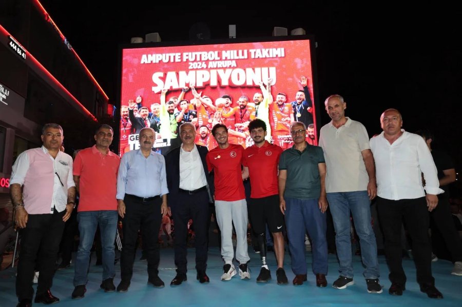 Gebze Meydanda Milli Takım Coşkusu