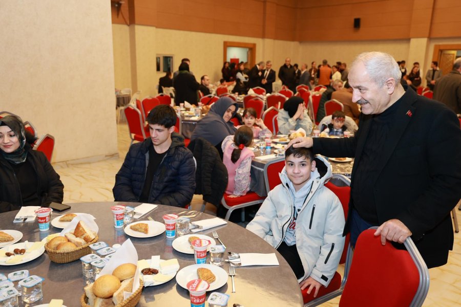Gebze’de Mevsim Ramazan Kapsamında Yetim ve Öksüz Çocuklara İftar 