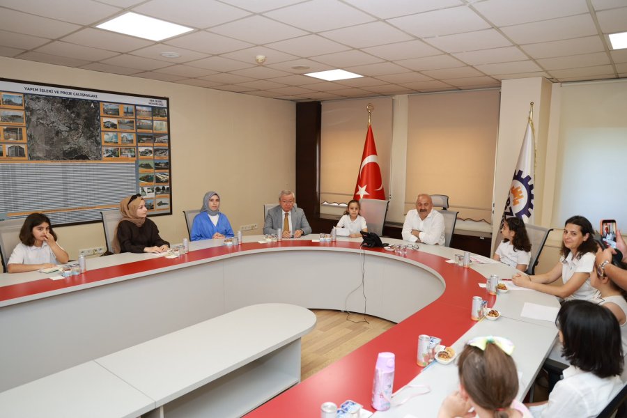 Minik Öğrencilerden Başkan Büyükgöz’e Ziyaret