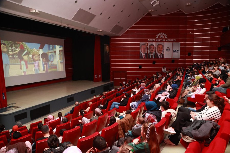 Başkan Büyükgöz’den Minik Sinemaseverlere Sürpriz