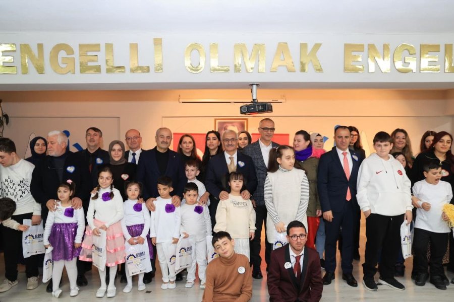 Başkan Büyükgöz ve Protokol  Özel Çocukların Yanında