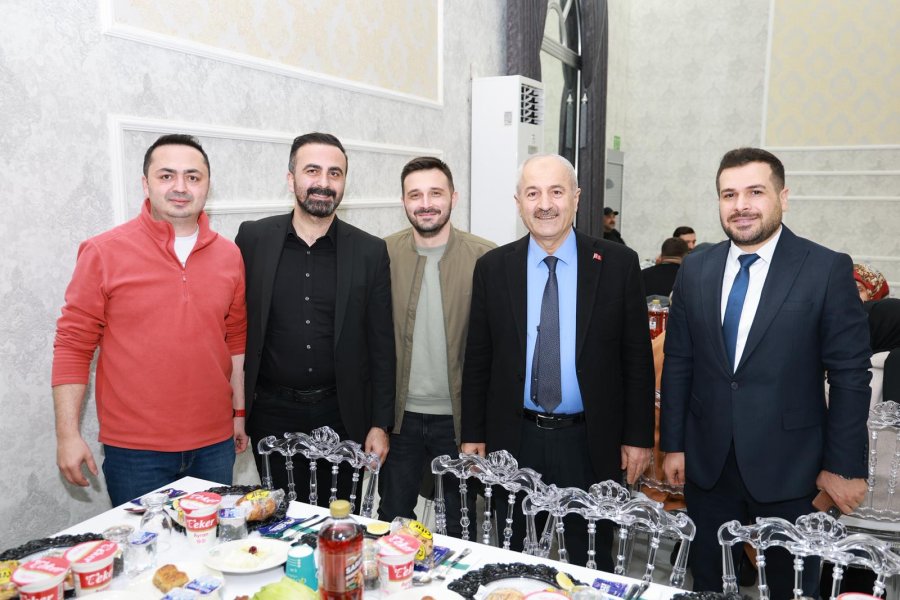 GEBZE BELEDİYESİ PERSONELİ İFTAR PROGRAMINDA BİR ARAYA GELDİ