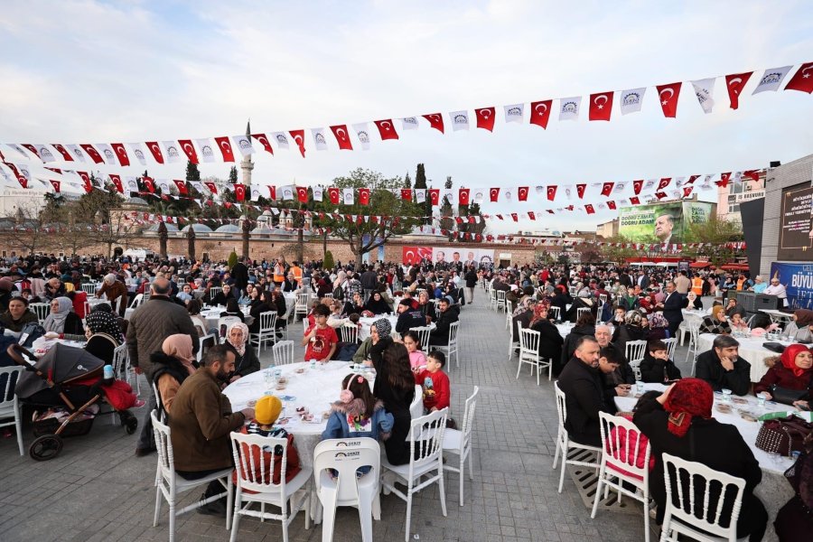 Gebze’de On Binleri Buluşturan İftar Programı