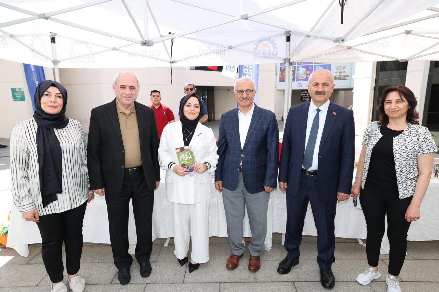Gebze Belediyesi’nin “Bizim Yazarlar Kitap Tanıtım Günleri” Başladı