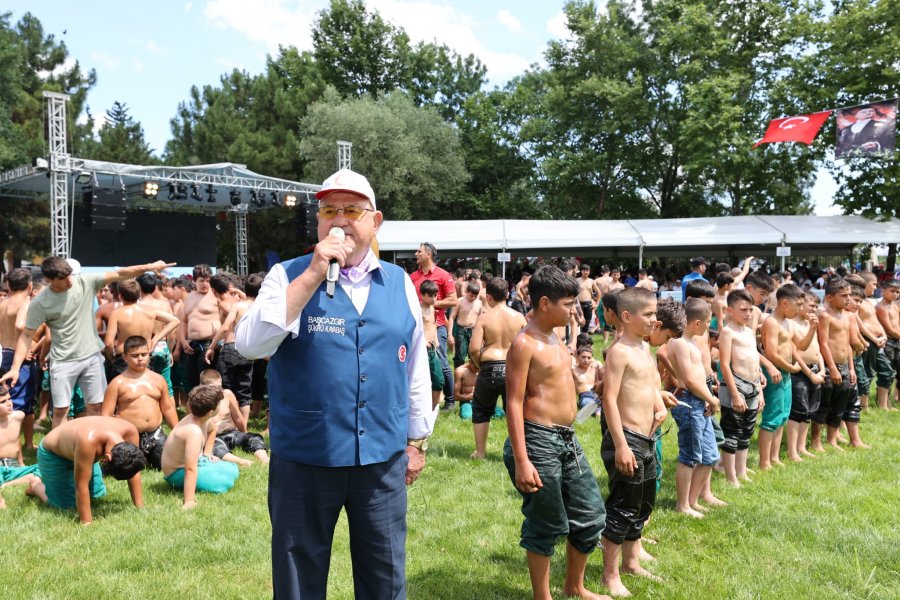 Tarihi Hünkar Çayırı Yağlı Güreşlerinde  Altın Kemer Ali Gürbüz’ün