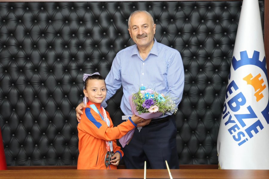 Başarılı Karatecilerden Başkan Büyükgöz’e Ziyaret