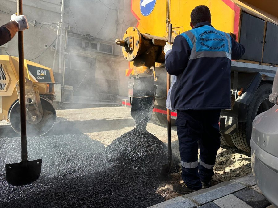 GEBZE BELEDİYESİ ASFALT YAMA ÇALIŞMALARINA DEVAM EDİYOR