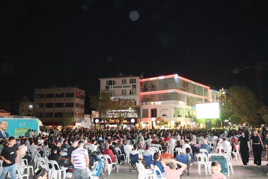 Gebze Kent Meydanı’nda Milli Maç Coşkusu