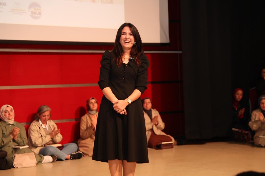 Gebze Okur Projesinde Dilek Cesur Söyleşisi Yoğun İlgi Gördü