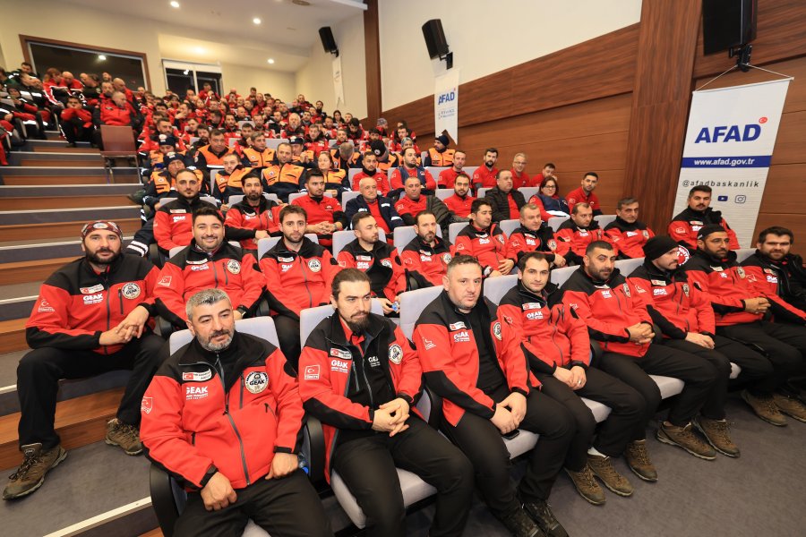 Gebze’nin kahramanları GEAK ekibine  AFAD Sertifikası ve Arma Takdimi